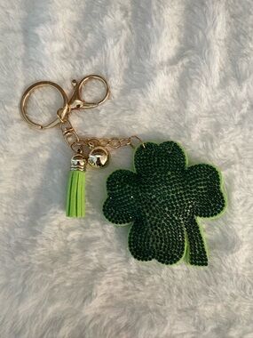 Green Sequined Four-Leaf Clover Keychain with Tassel
